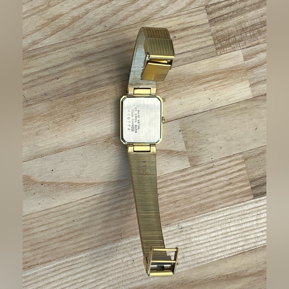 Seiko Ladies Watch Vintage Gold Tone Bracelet Gold and Rectangular Striped Dial - Picture 8 of 11